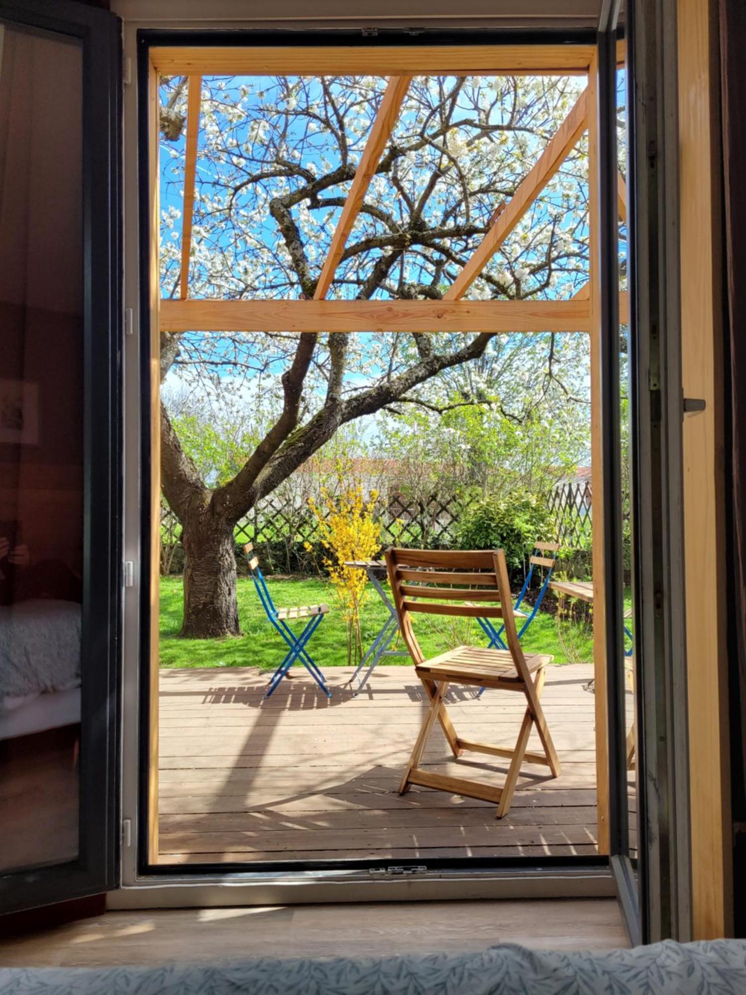 La Maisonnette Sous Le Cerisier Bergonne 외부 사진